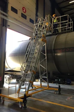 Plattformstrappa Justerbar 2,5-3,2m